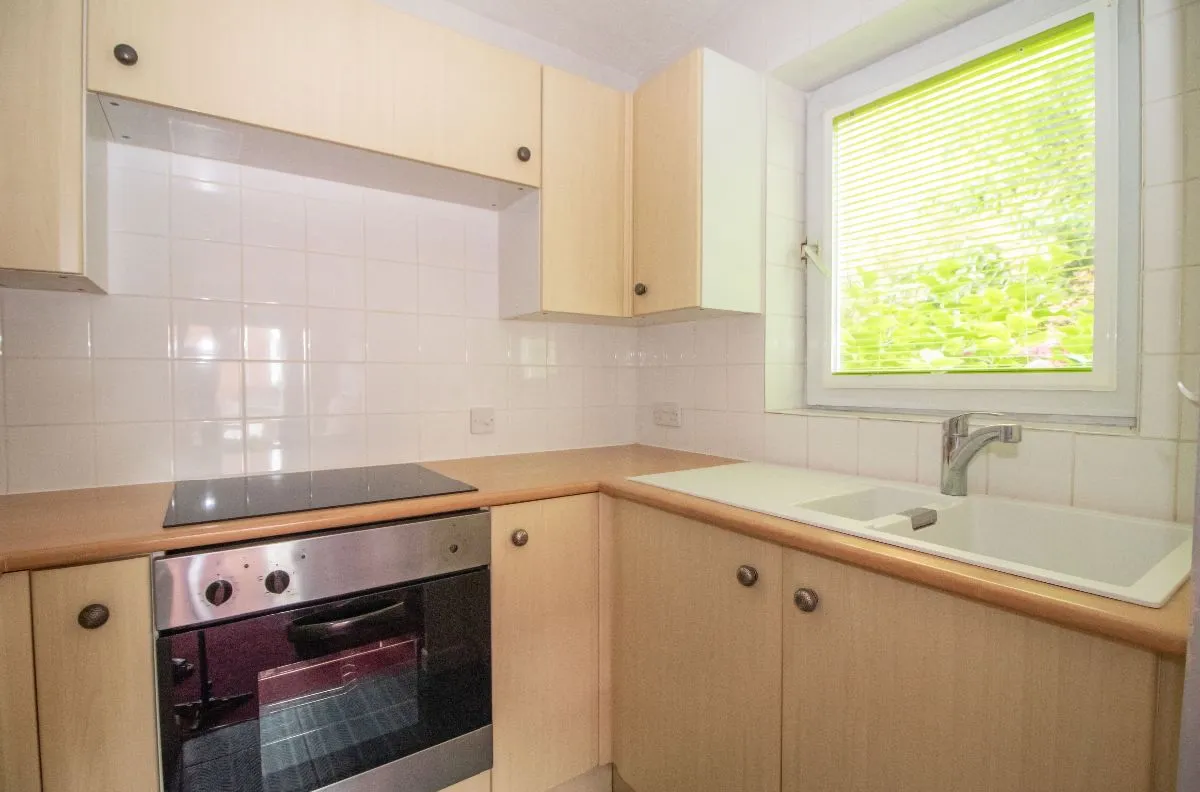 Hulbert Road, Waterlooville, PO7 7JZ, photo 2