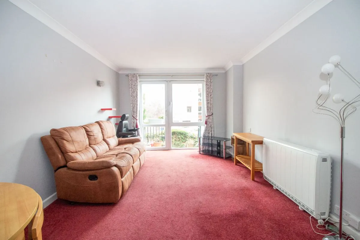 Hulbert Road, Waterlooville, PO7 7JZ, photo 11