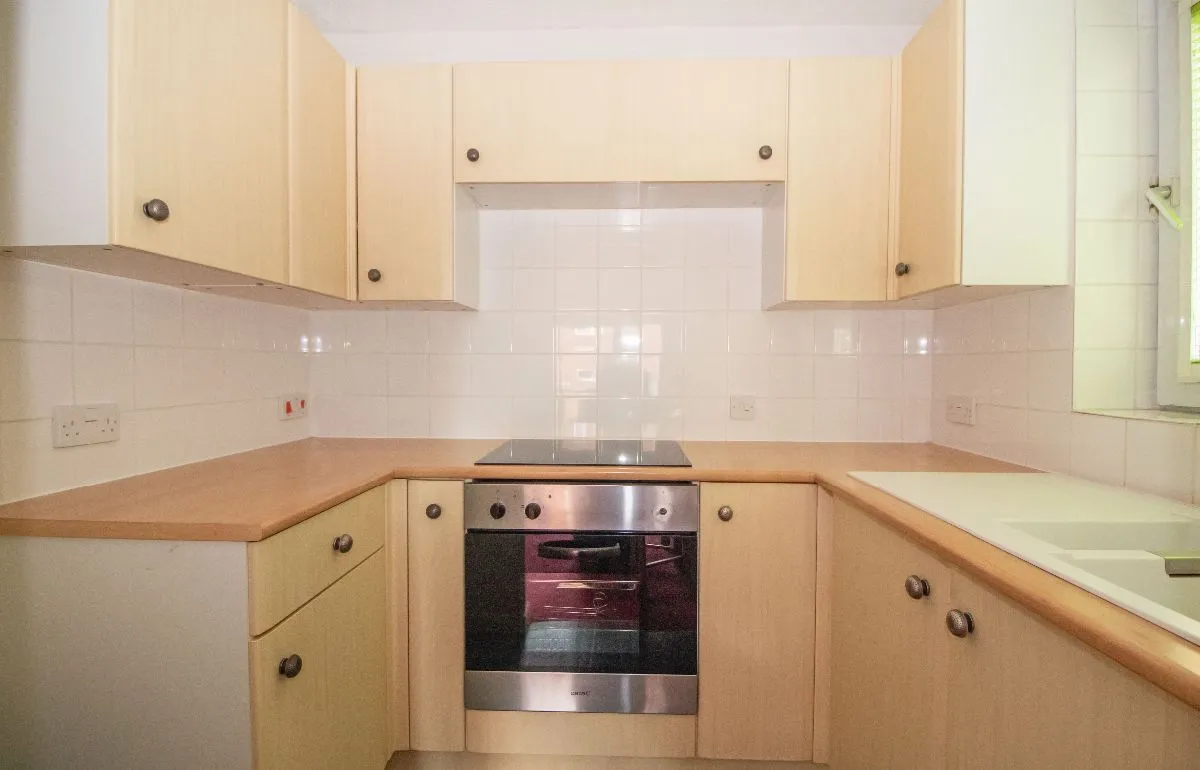 Hulbert Road, Waterlooville, PO7 7JZ, photo 3
