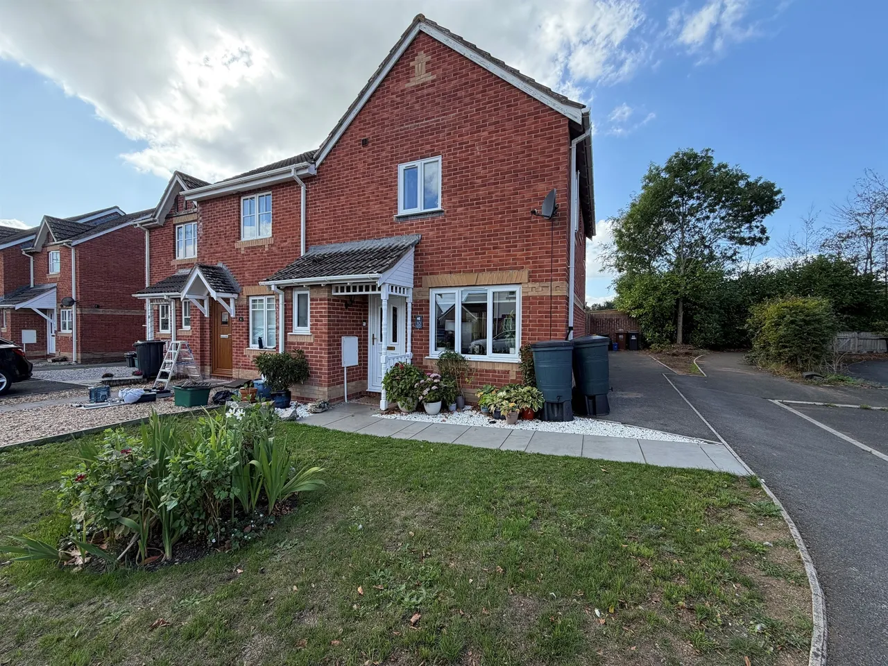 3 bed house for sale — Bullfinch Close, Cullompton