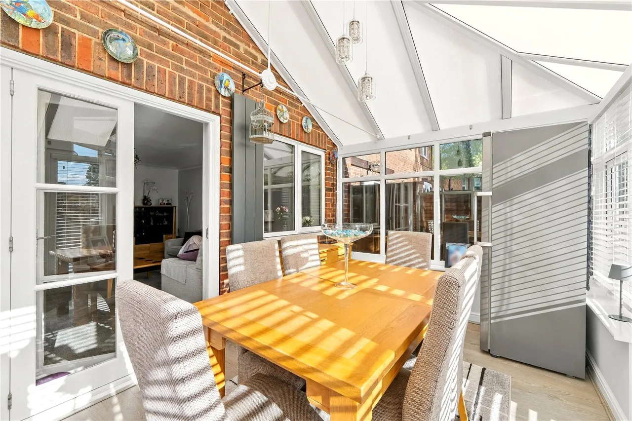 Rumsey Close, Hampton, TW12, photo 3