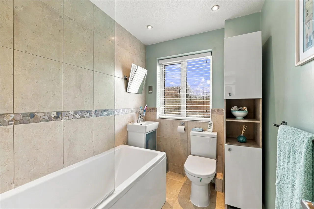 Rumsey Close, Hampton, TW12, photo 7