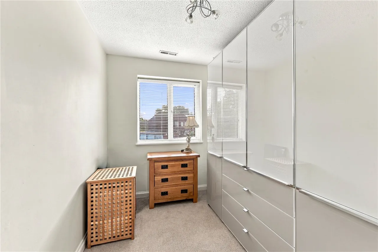 Rumsey Close, Hampton, TW12, photo 6