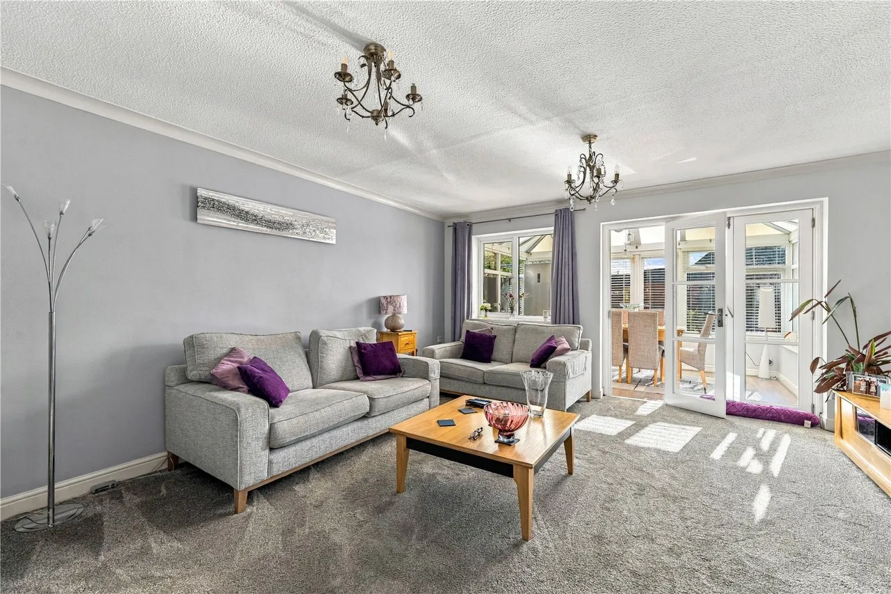 Rumsey Close, Hampton, TW12, photo 2