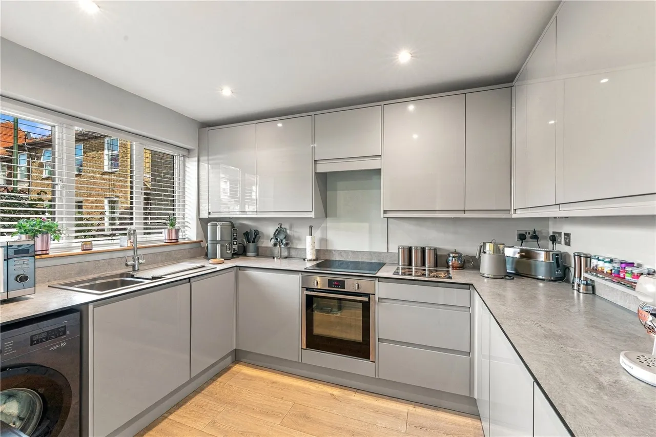 Rumsey Close, Hampton, TW12, photo 4