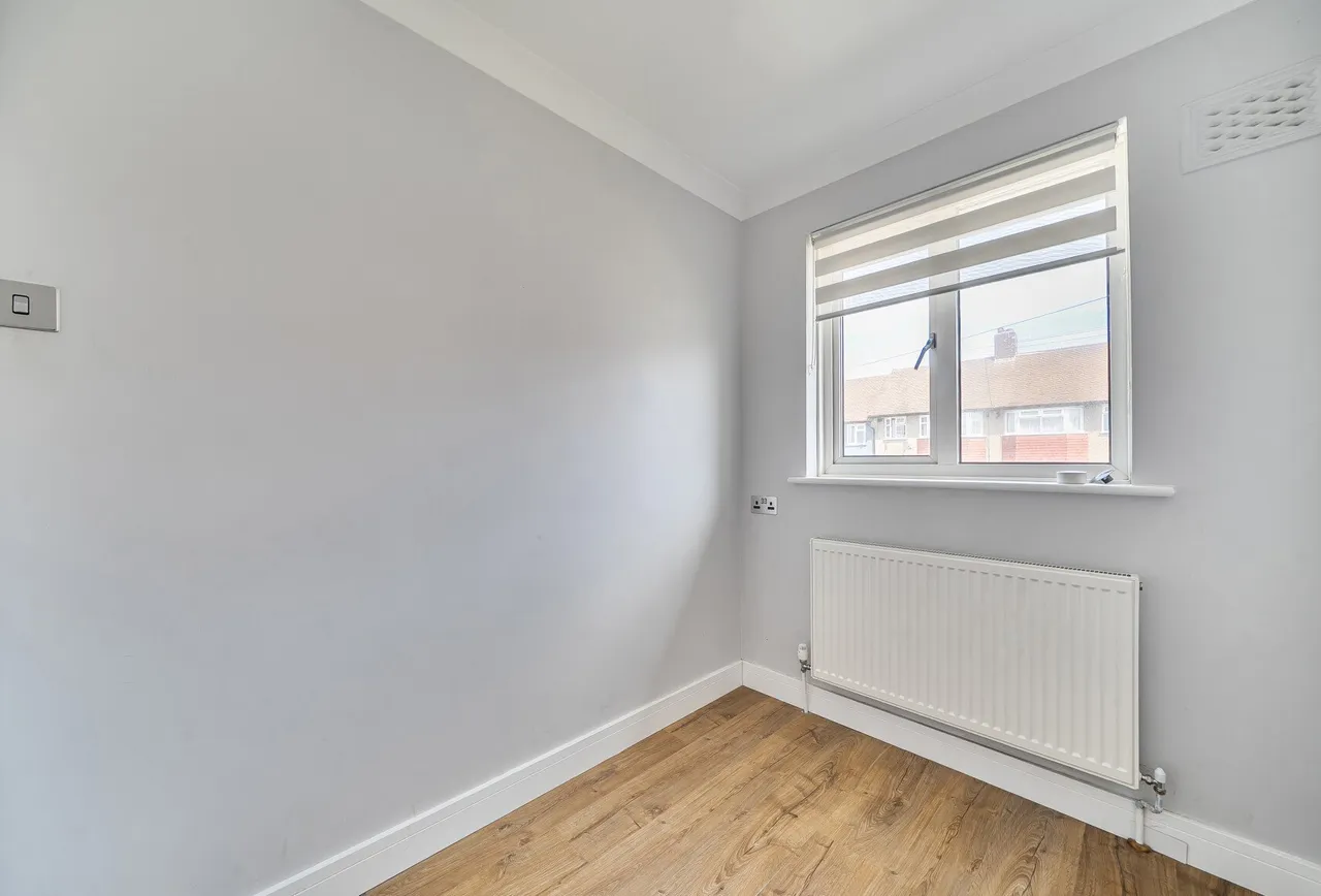 Lynmouth Avenue, Morden, SM4 4RR, photo 18
