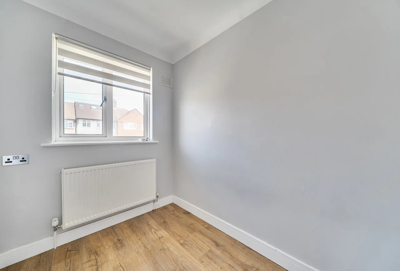 Lynmouth Avenue, Morden, SM4 4RR, photo 17