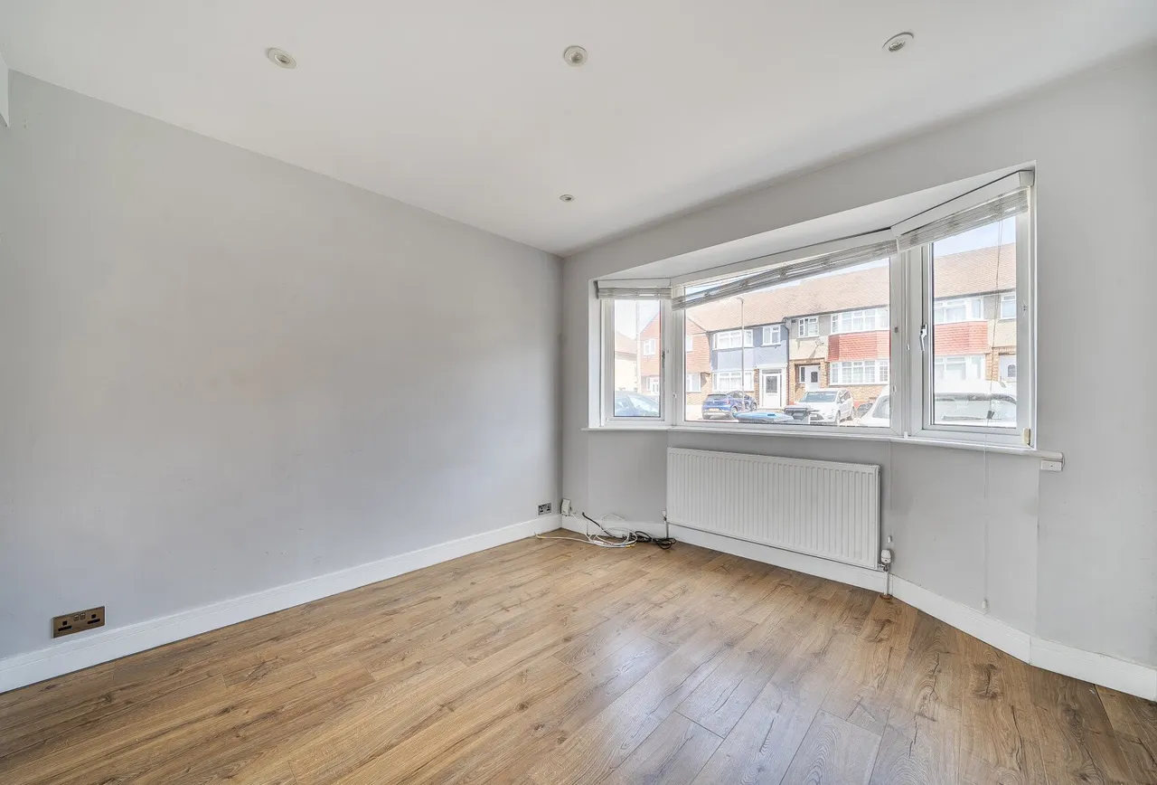 Lynmouth Avenue, Morden, SM4 4RR, photo 13