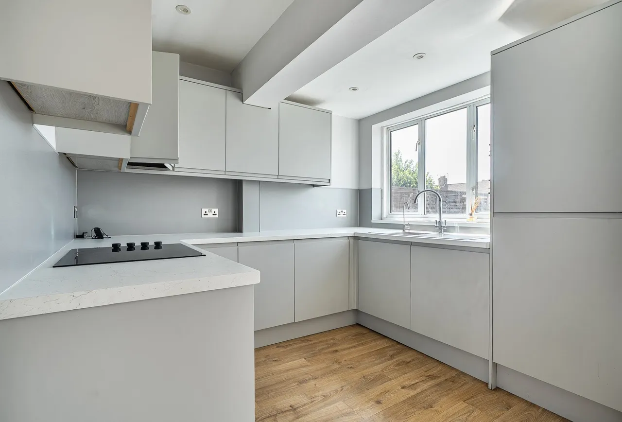 Lynmouth Avenue, Morden, SM4 4RR, photo 8