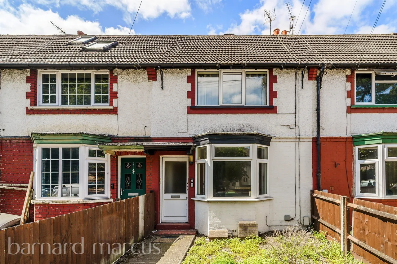3 bed house for sale — Hook Road, Epsom