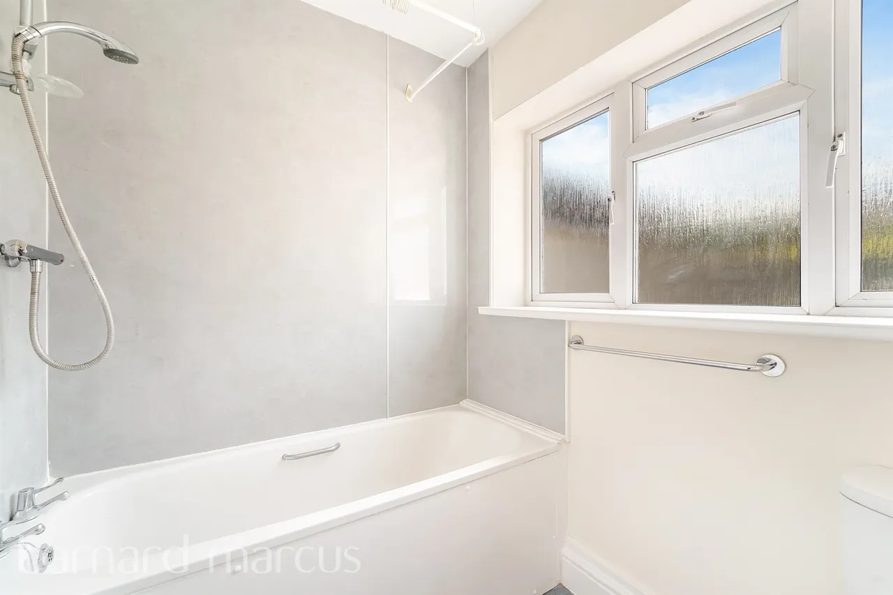 Hook Road, Epsom, photo 11