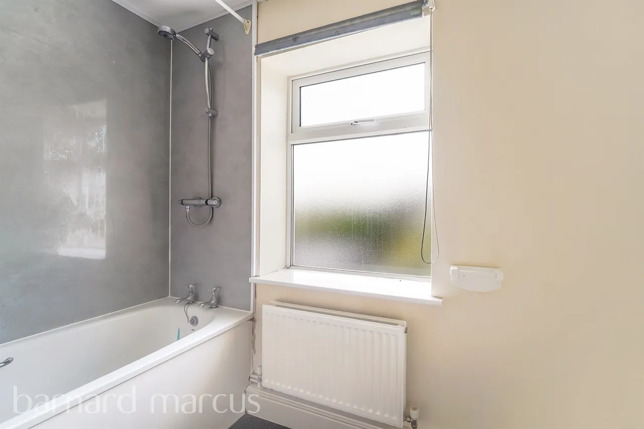 Hook Road, Epsom, photo 12