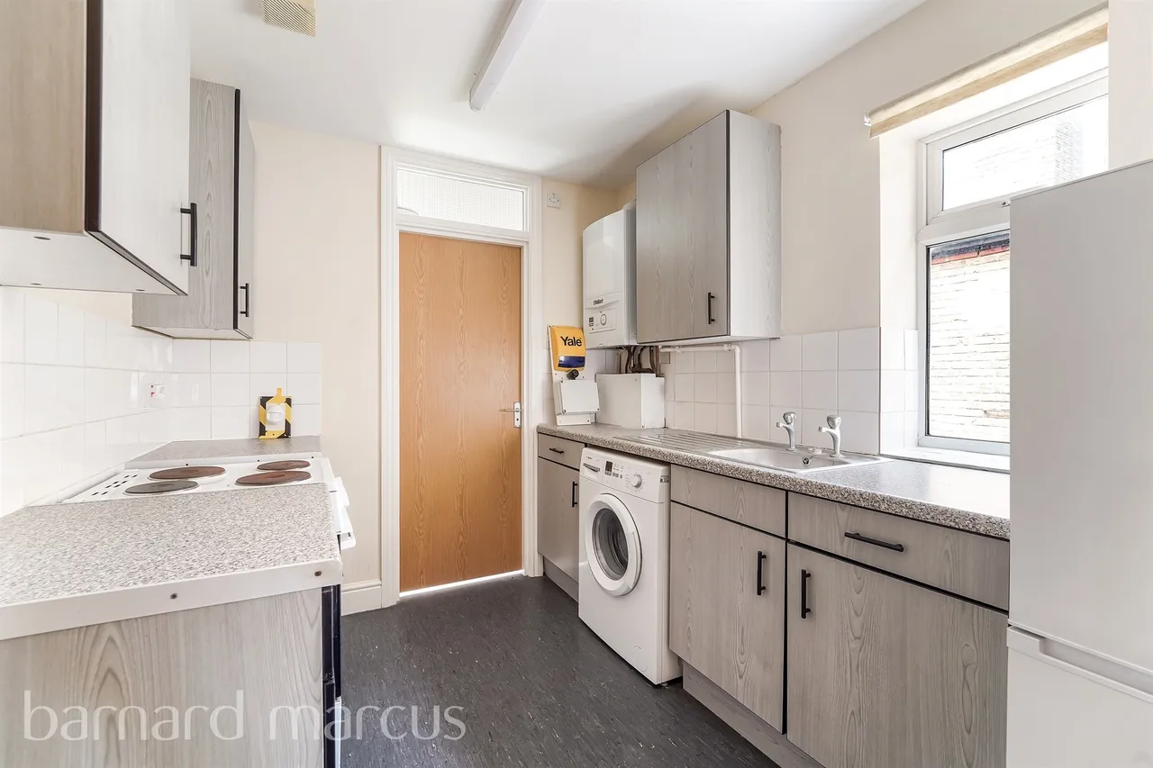 Hook Road, Epsom, photo 3