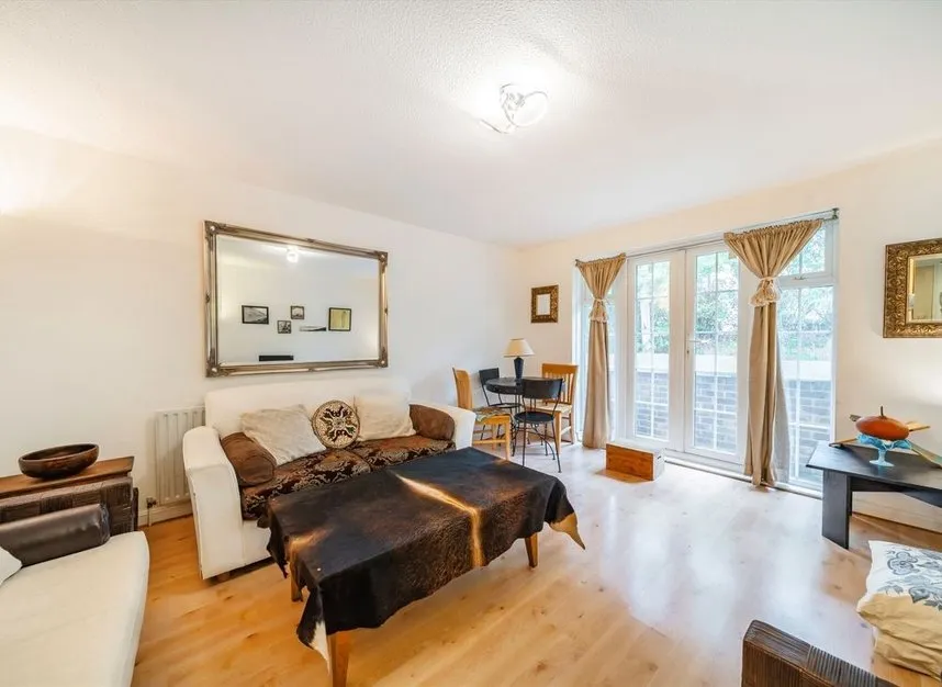 Western Avenue, Ealing, W5, photo 2