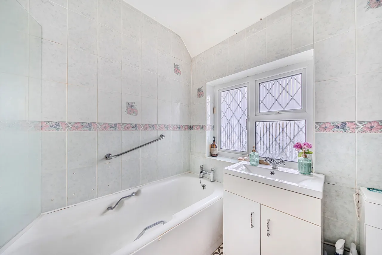 Ruden Way, Epsom, KT17, photo 15