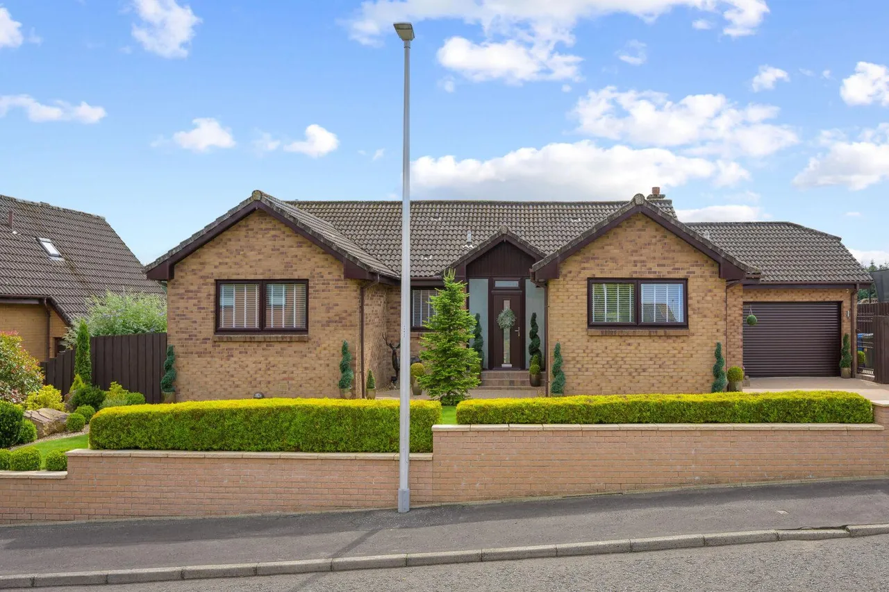 4 bed house for sale — Abbots Moss Drive, Falkirk, FK1 5UA