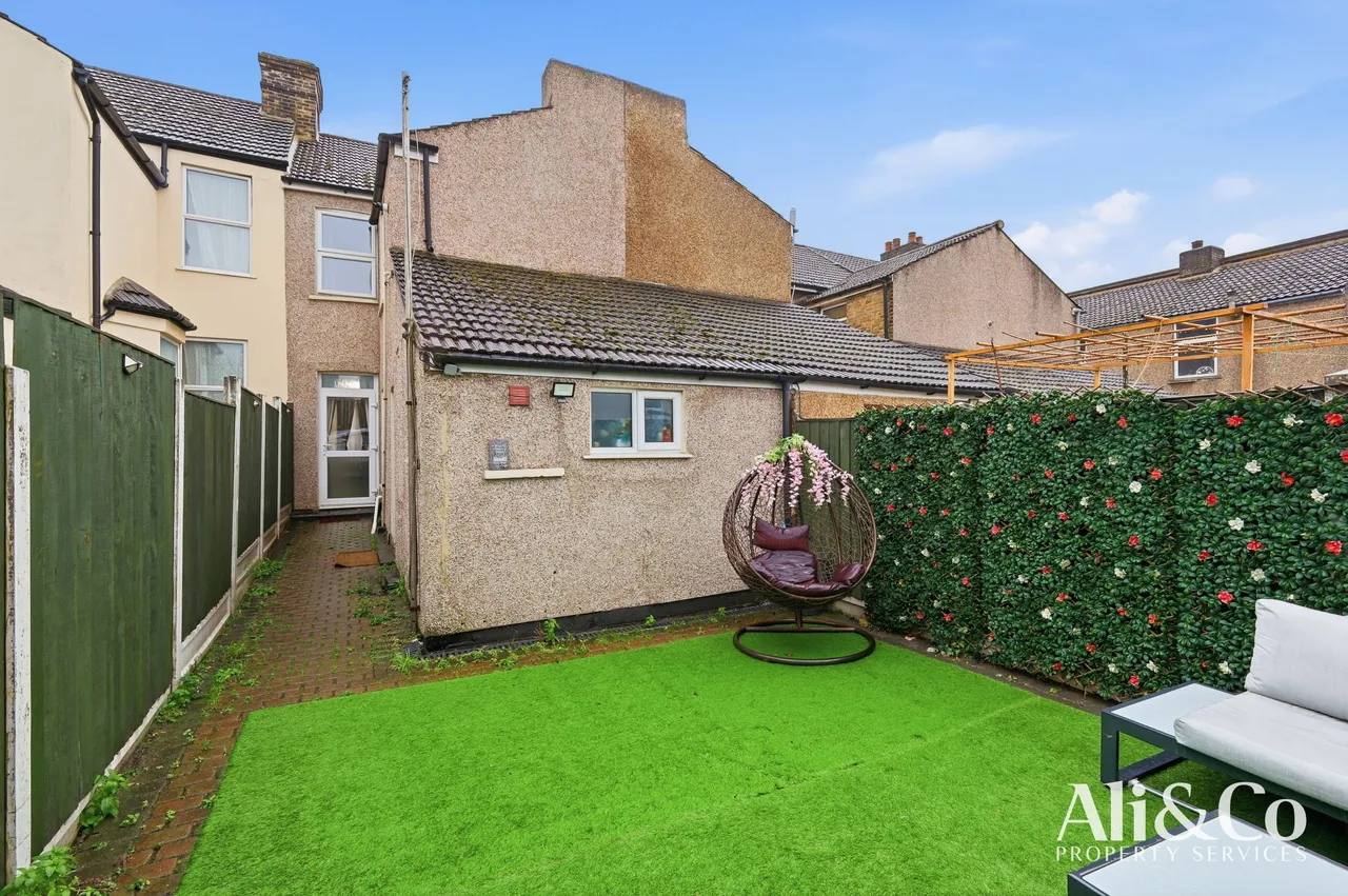 Hampden Road, Grays, Essex, RM17 5JP, photo 19