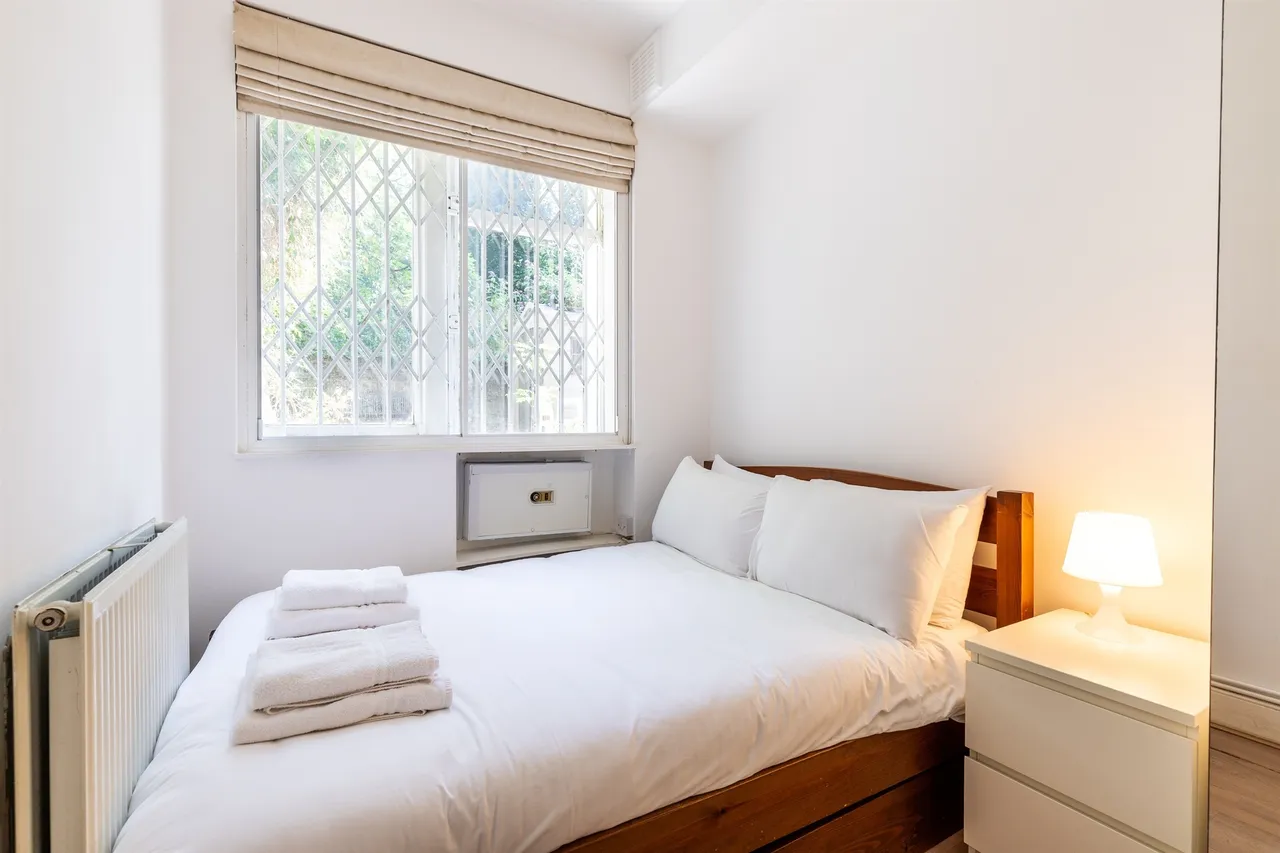 Sinclair Road, London, photo 10