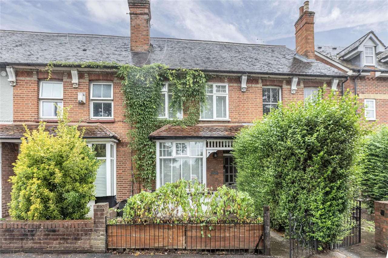 3 bed house for sale, Church Road, Addlestone, KT15