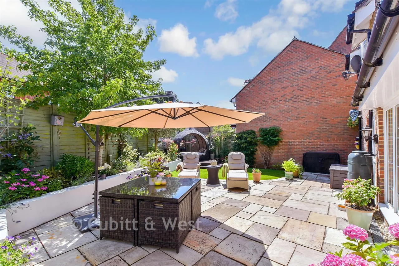 Heydon Way, Broadbridge Heath, RH12, photo 2