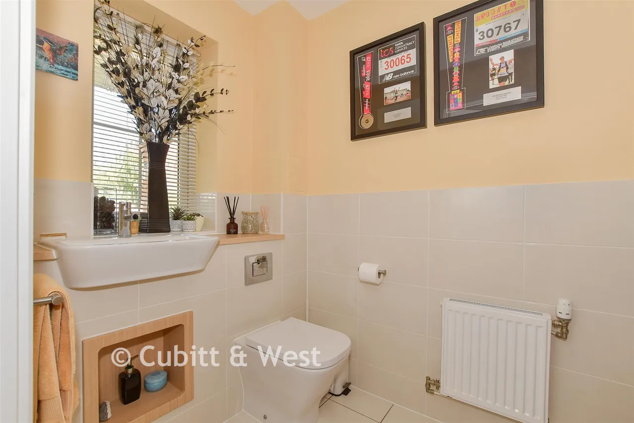 Heydon Way, Broadbridge Heath, RH12, photo 10