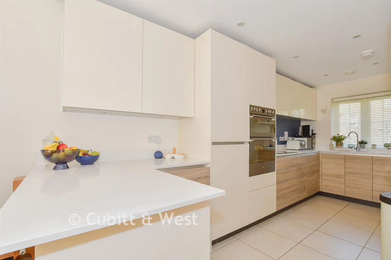 Heydon Way, Broadbridge Heath, RH12, photo 4