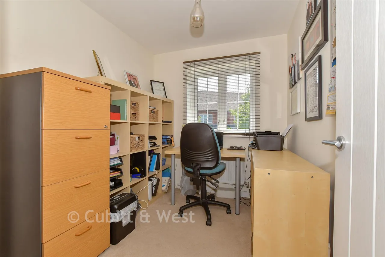 Heydon Way, Broadbridge Heath, RH12, photo 18