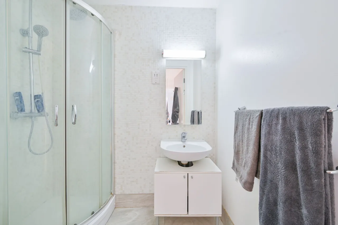 Flat 9, Geoff Marsh Court, 129 Weedington Road, London, photo 5