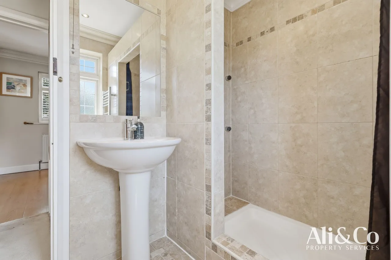 Bradleigh Avenue, Grays, Essex, RM17 5XD, photo 19