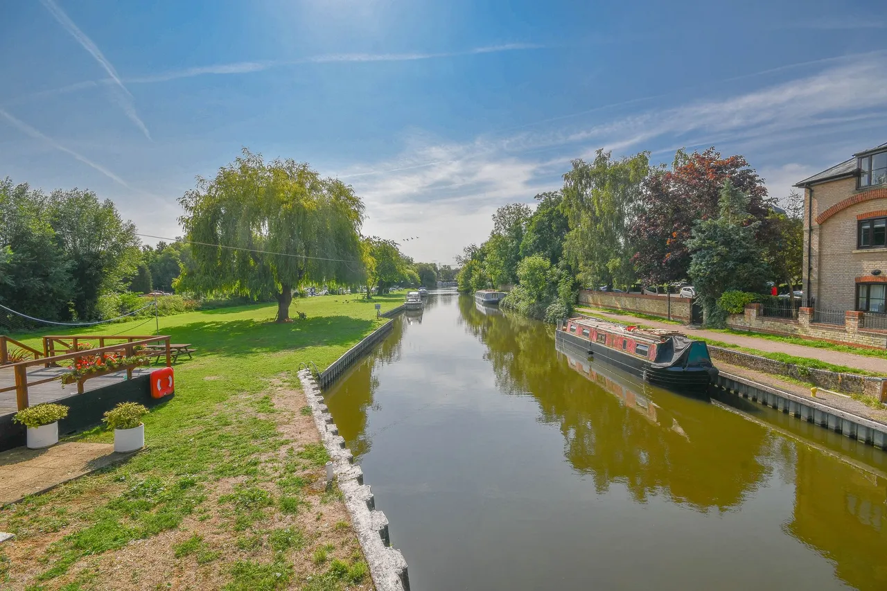 River Meads, Stanstead Abbotts, SG12, photo 14