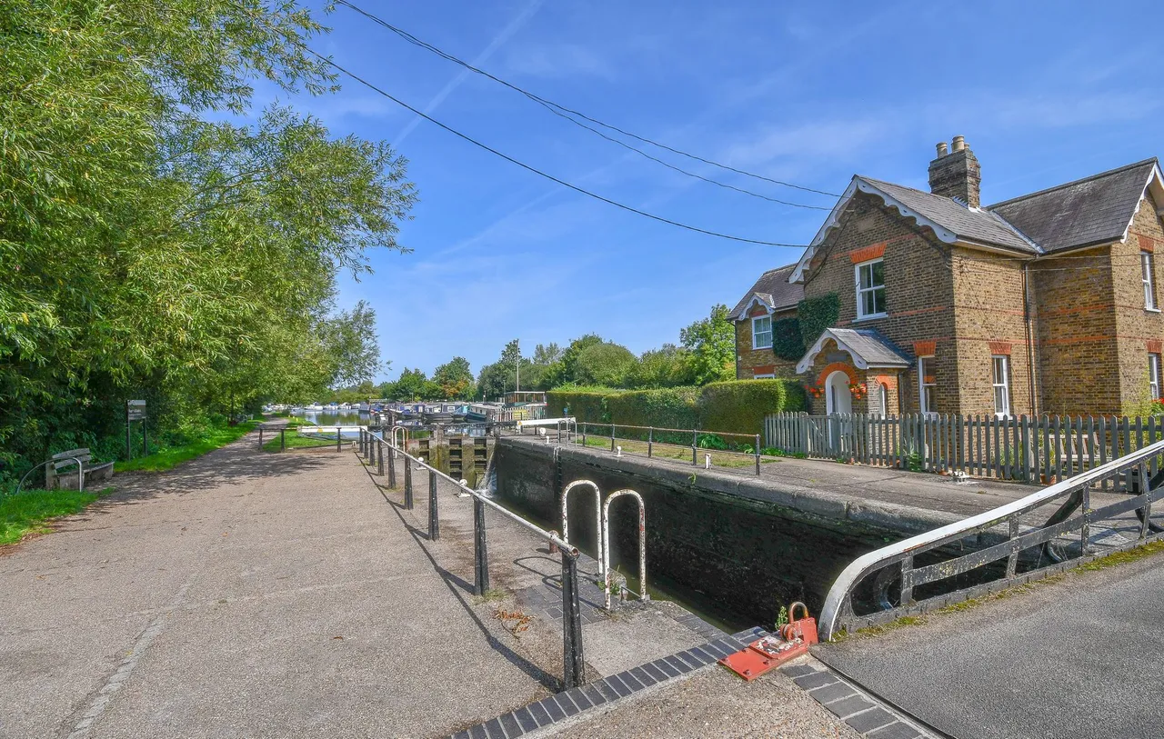 River Meads, Stanstead Abbotts, SG12, photo 15