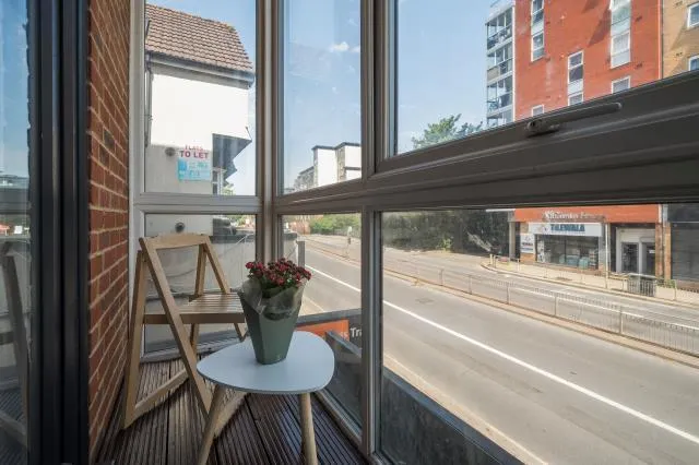 High Street, Slough, SL1, photo 19
