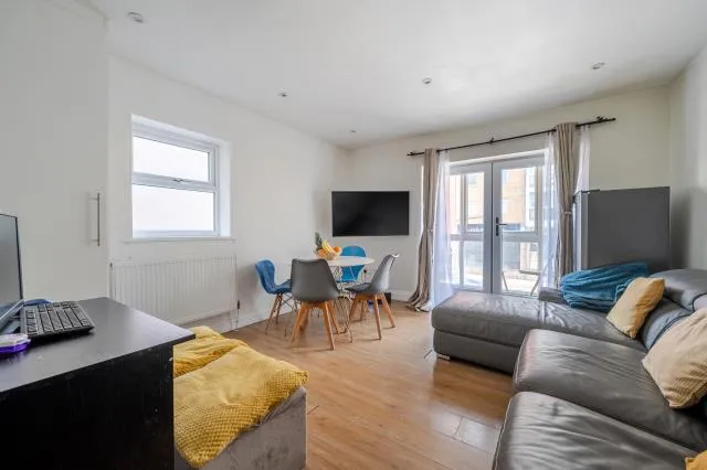 High Street, Slough, SL1, photo 2