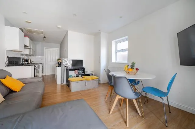 High Street, Slough, SL1, photo 6