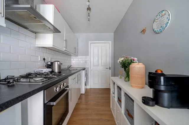 High Street, Slough, SL1, photo 9