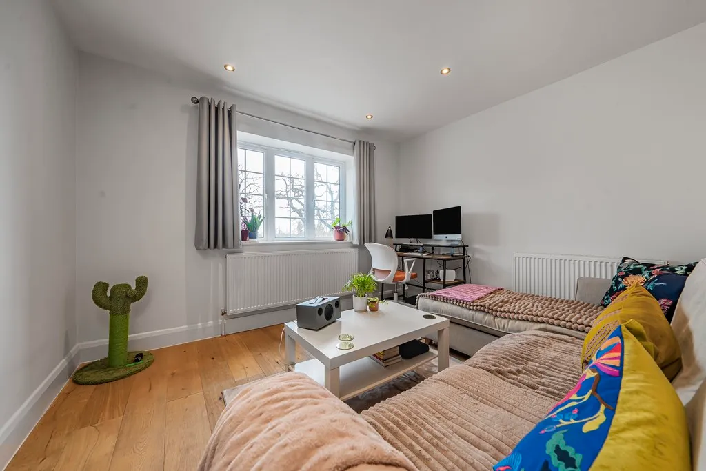 Swakeleys Road, Ickenham, UB10, photo 11