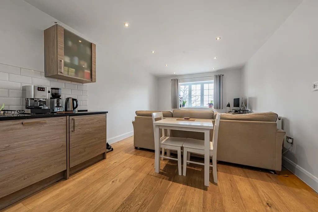 Swakeleys Road, Ickenham, UB10, photo 19