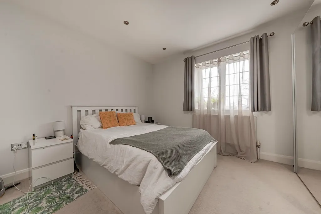 Swakeleys Road, Ickenham, UB10, photo 21