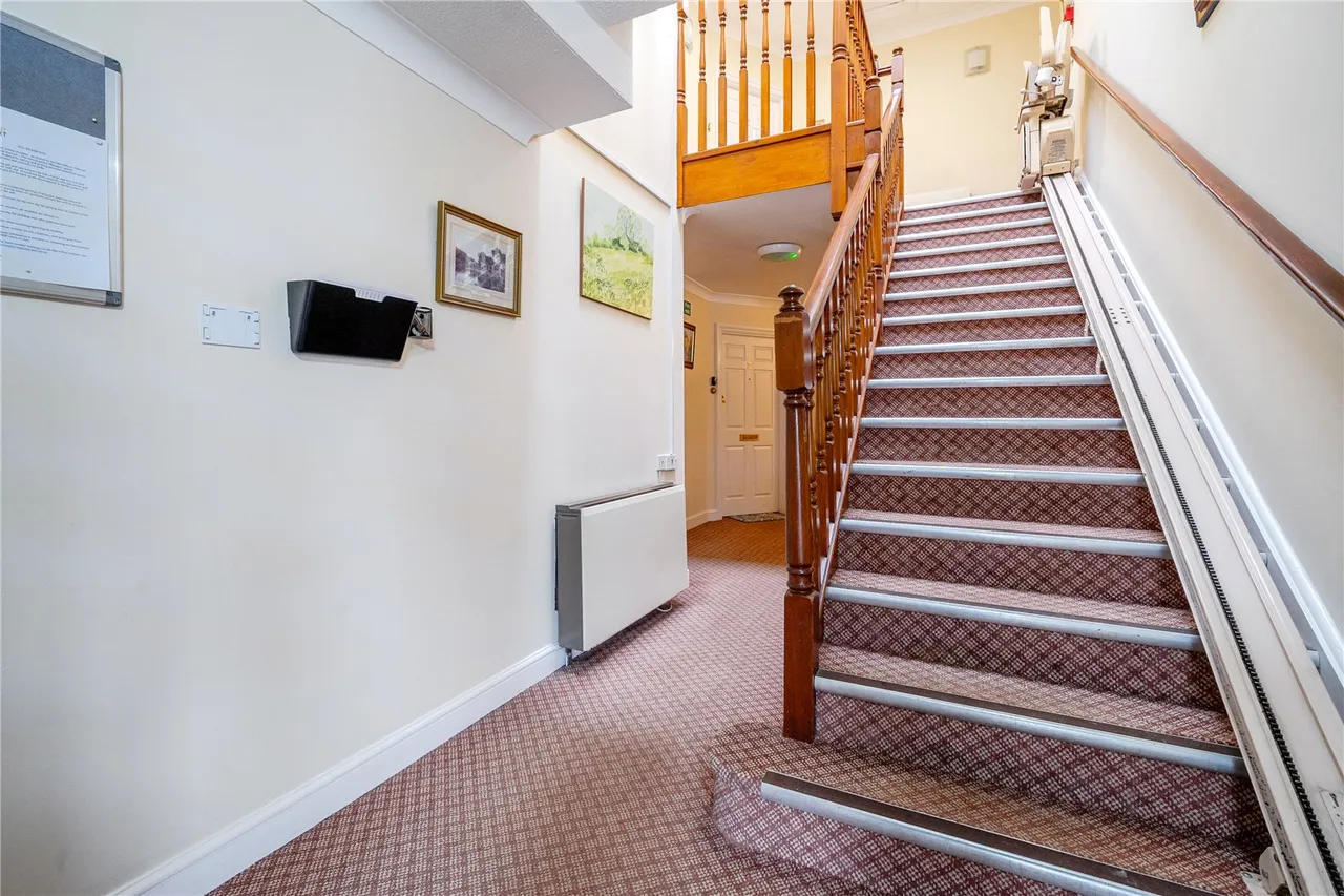 Hartford Court, Hartley Wintney, Hampshire, RG27 8PQ, photo 12