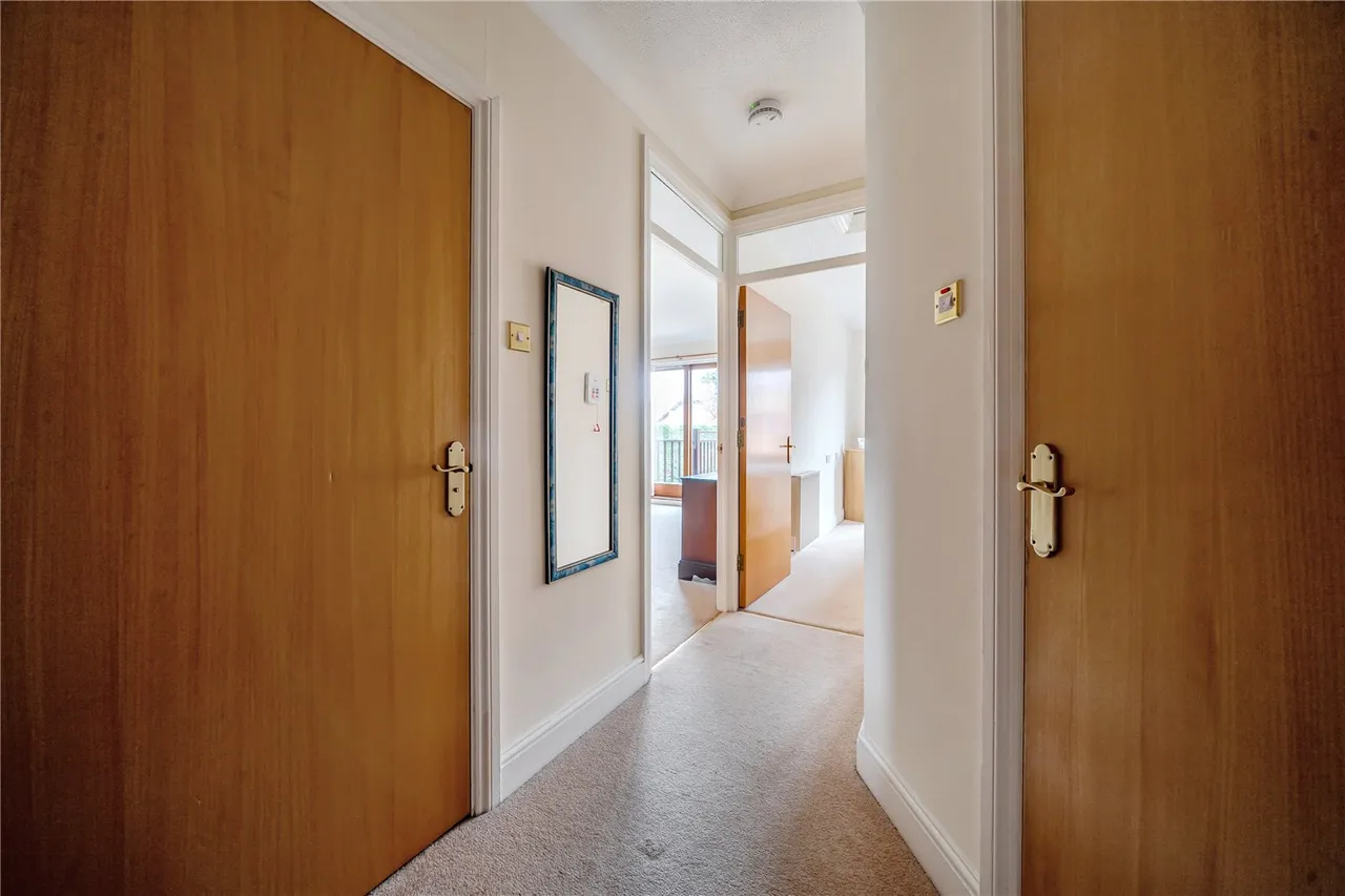 Hartford Court, Hartley Wintney, Hampshire, RG27 8PQ, photo 6