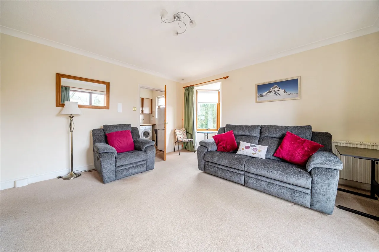 Hartford Court, Hartley Wintney, Hampshire, RG27 8PQ, photo 4