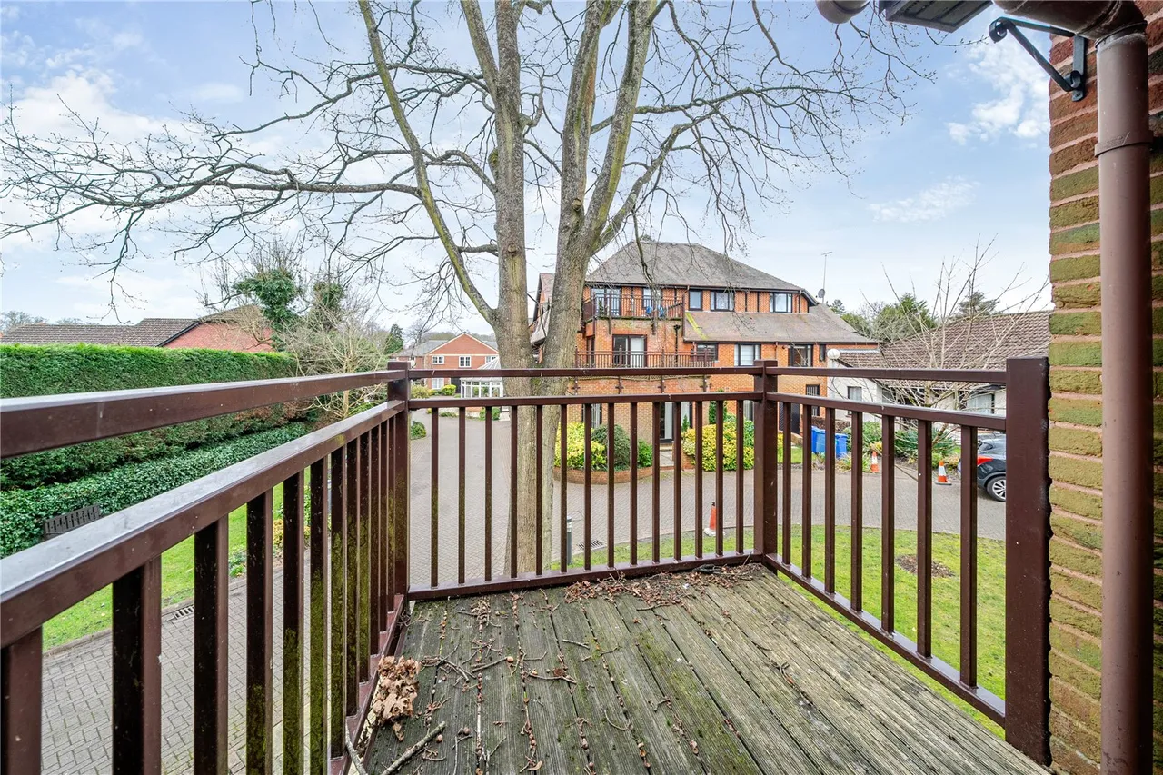 Hartford Court, Hartley Wintney, Hampshire, RG27 8PQ, photo 11