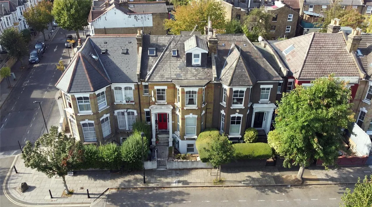 2 bed flat for sale, Osbaldeston Road, London, N16