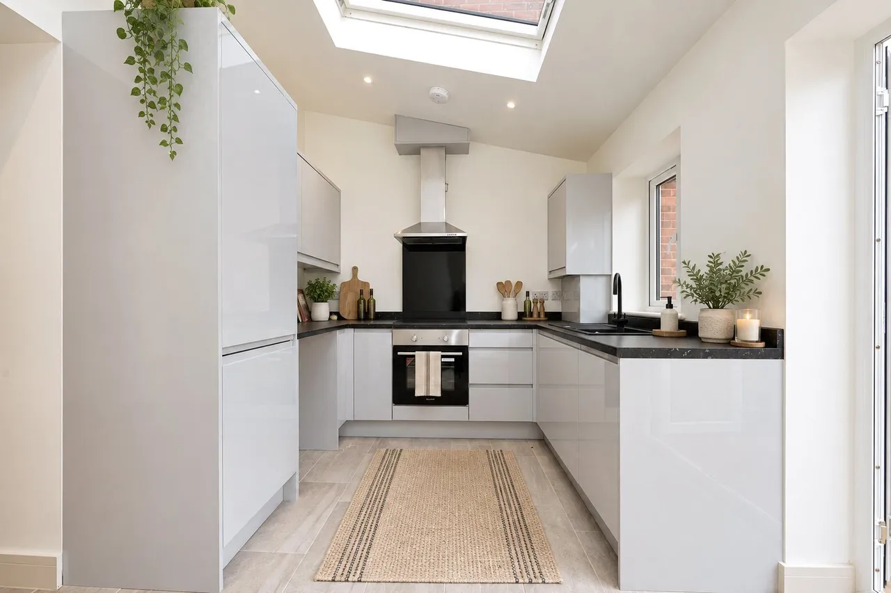 Farm Road, Esher, KT10, photo 10
