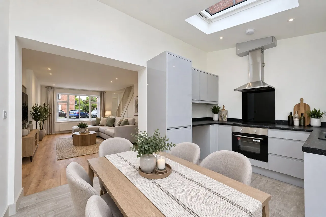 Farm Road, Esher, KT10, photo 2