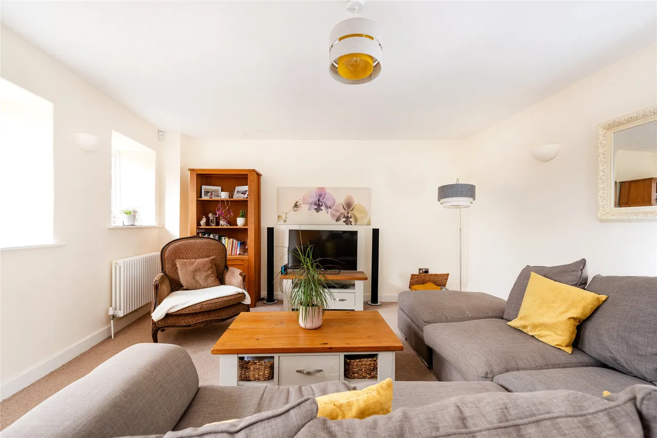 High Street, Great Doddington, NN29, photo 6