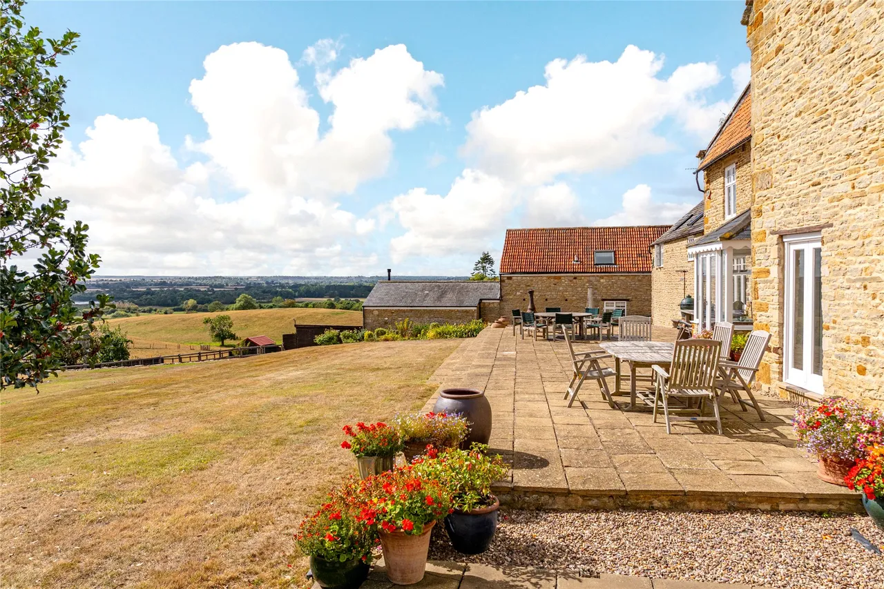 High Street, Great Doddington, NN29, photo 5