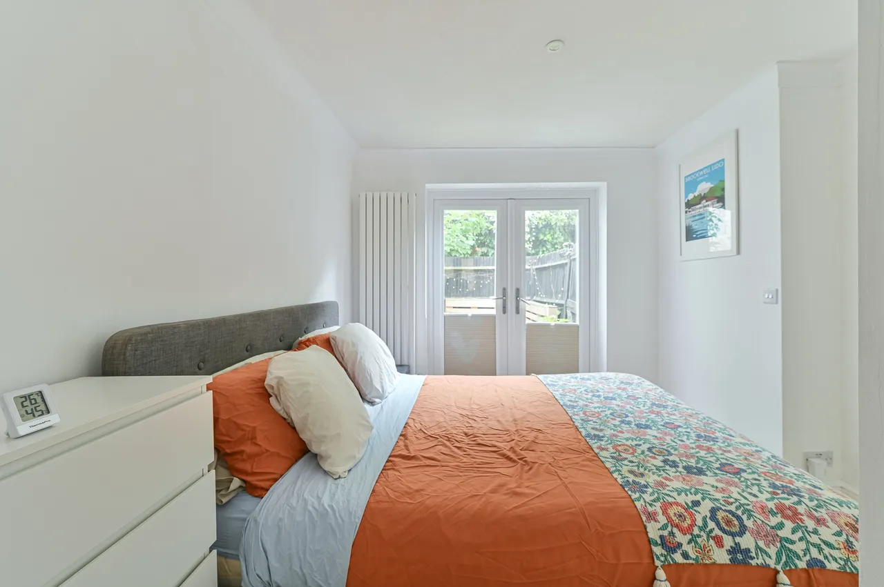 4a Robert Burns Mews, London, photo 8