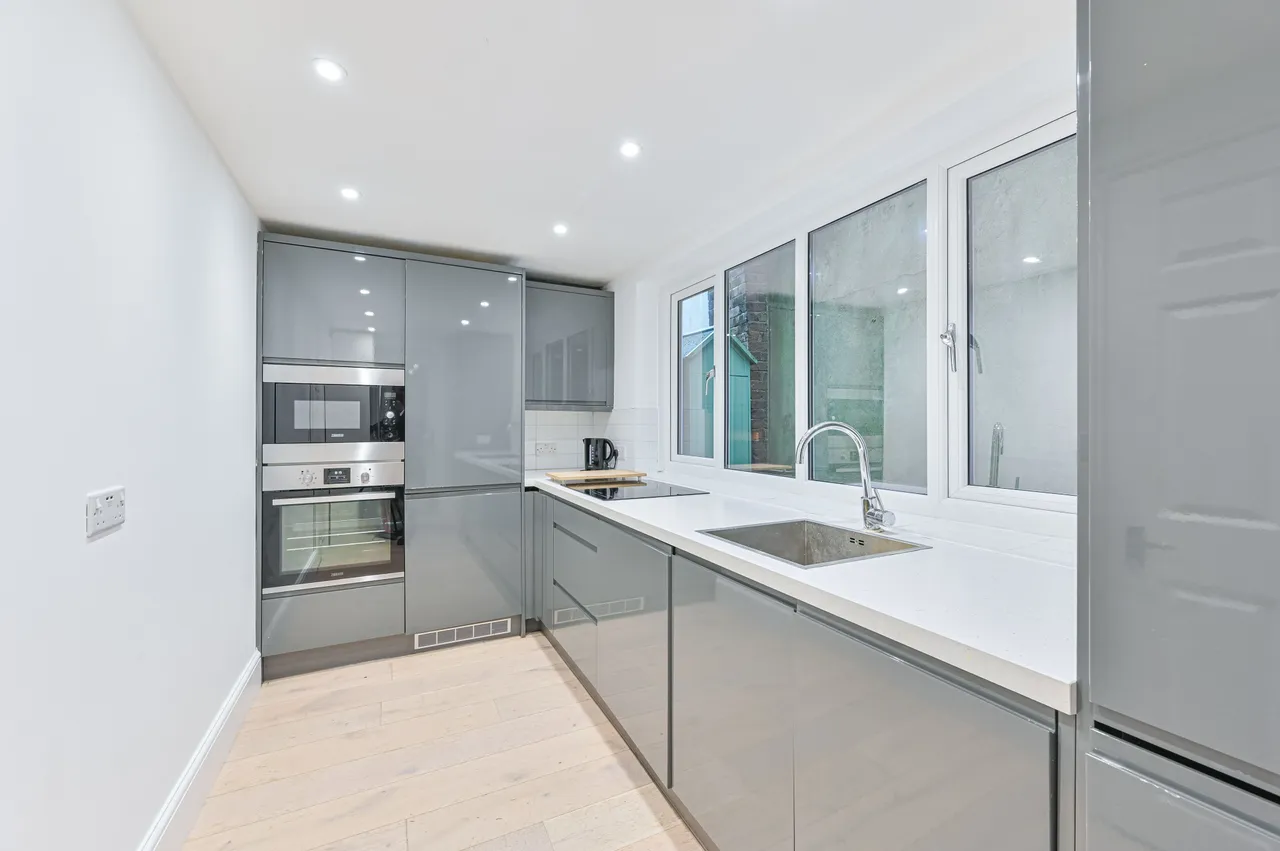 1 bed flat for sale — 4a Robert Burns Mews, London