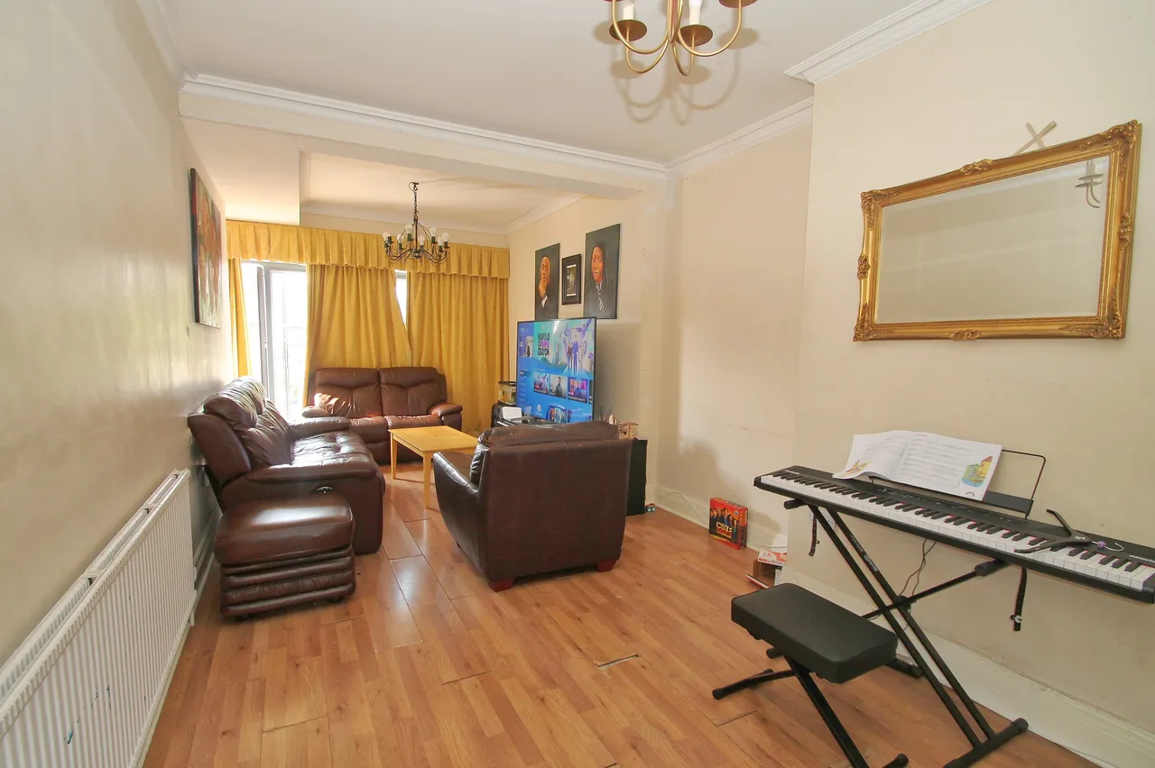 Churchill Avenue, Harrow, HA3, photo 4